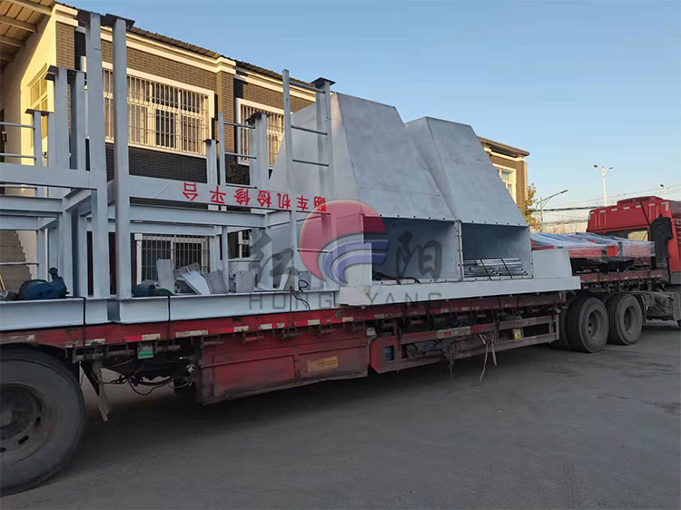 红阳矿山设备发货:设备发货忙不停,全力以赴为客户!